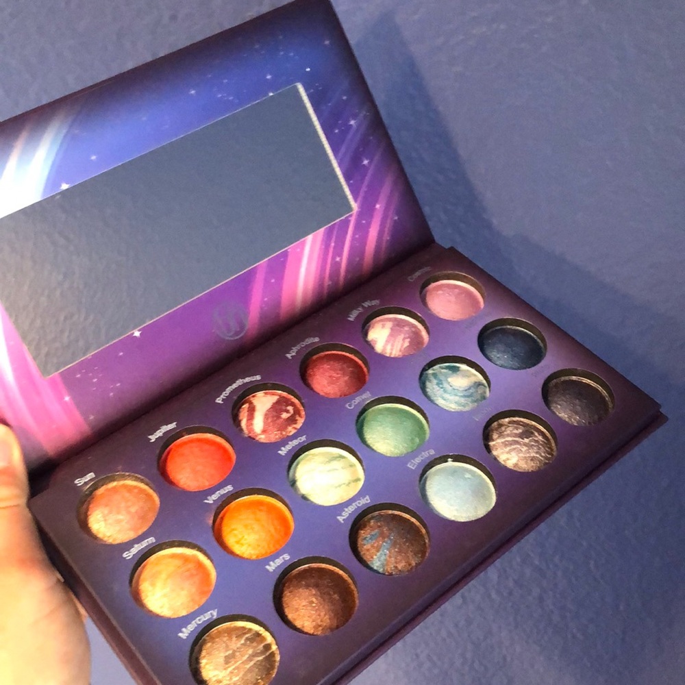 BH cosmetics Galaxy Chic 18 eyeshadow palette